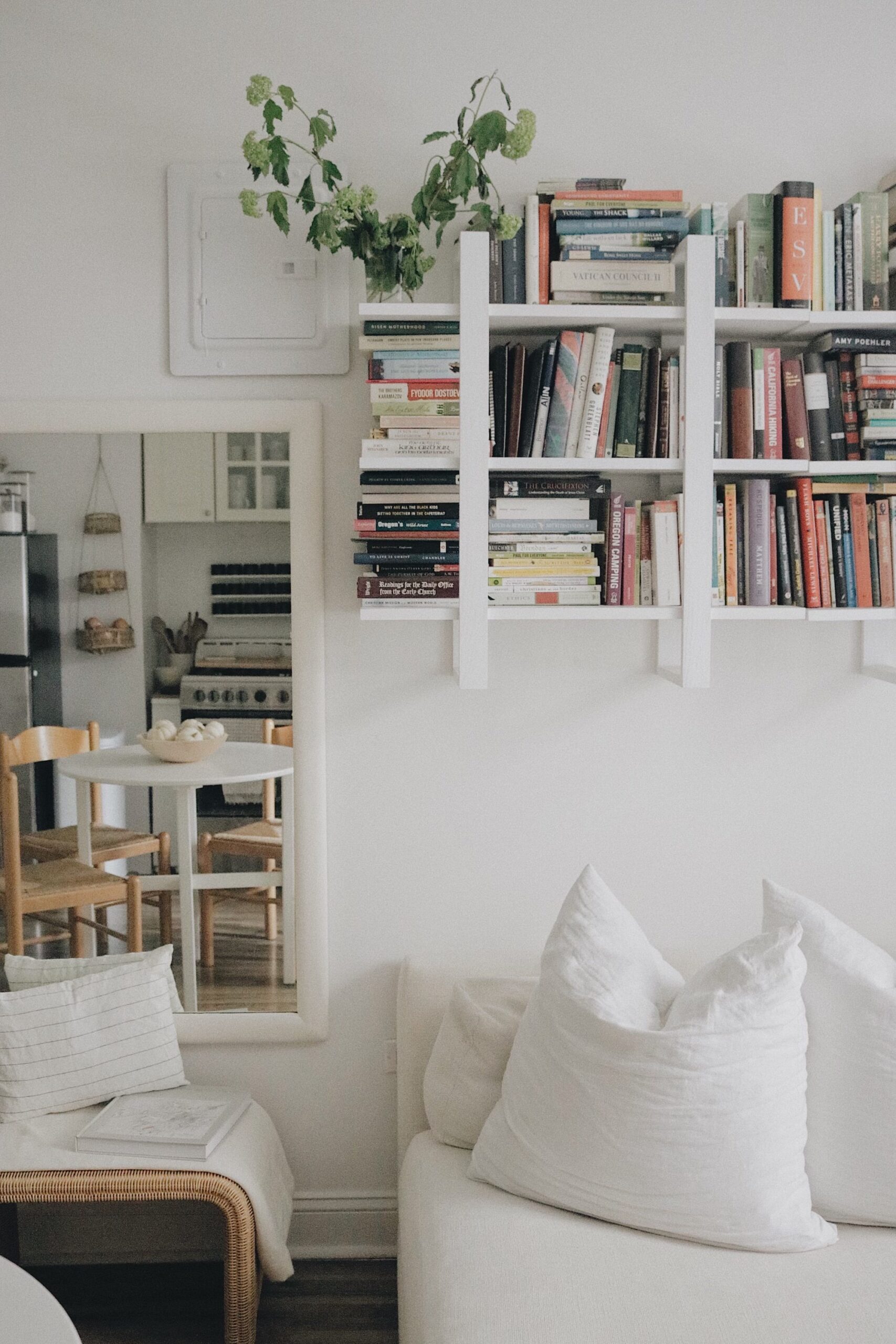 » Minimalist Book Organization Discover Why Less is Truly More